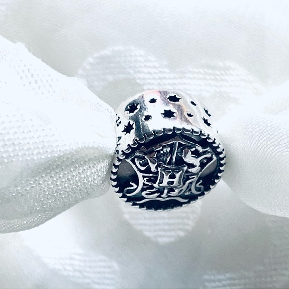 🏰 NWOT Hogwarts School Charm – Harry Potter ✨ - Picture 2 of 9